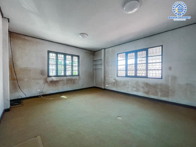 บ้านเดี่ยวมือสองย่านปทุมธานี ม.ปาริชาติ ถนน 345 บ้านแบรนด์คุณภาพระดับ L&H บนเนื้อที่กว้าง 81 ตร.ว. ฟังก์ชัน 4 ห้องนอน 3 ห้องน้ำ 2 ที่จอดรถ บนทำเลดี เชื่อมต่อถ.สะพานนนทบุรี-บางบัวทอง, ถ.ติวานนท์ ได้บ้านหลังใหญ่ในราคาที่คุ้มที่สุด! รีบจองเลย!